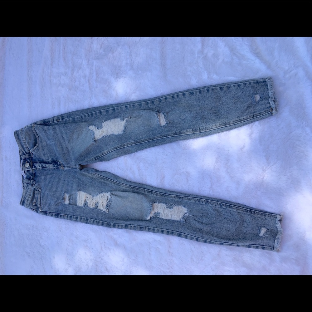 Women size 1 Tinseltown distressed jeans